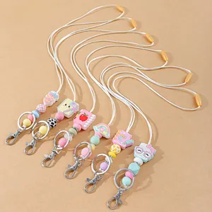 Set mit sechs bunten, süßen Silikonperlen-Lanyards mit verschiedenen Cartoon-Anhängern