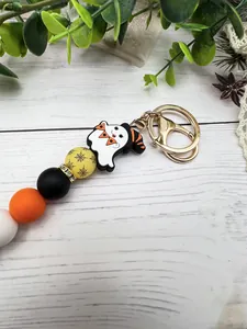 Λεπτομέρεια μπρελόκ Halloween με φάντασμα και χάντρες σιλικόνης σε πορτοκαλί και μαύρο