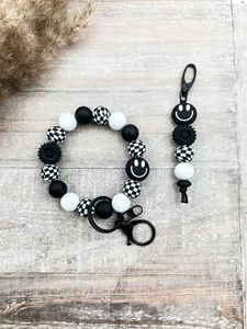 Silikonperlen-Armband und Schlüsselanhänger-Set mit Schachbrettmuster und Smiley