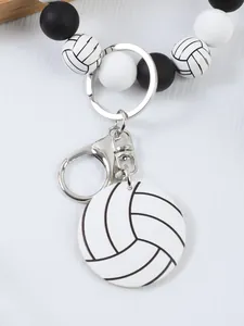 Vista detallada de un llavero de cuentas de voleibol con diseño en blanco y negro.