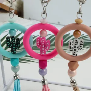 Llaveros coloridos de cuentas de silicona con forma de cactus y borlas