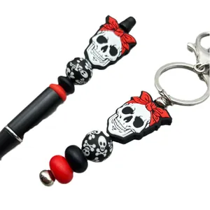 Halloween Totenkopf Silikon Perlen Schlüsselanhänger und Kugelschreiber Set auf weiß
