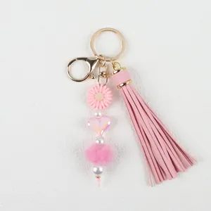 Porte-clés à pompon rose fait main avec marguerite en silicone et pompon