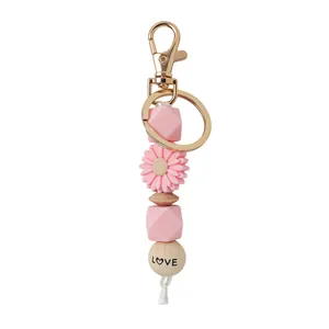 Porte-clés mignon en perles de silicone rose avec marguerite et breloque en bois love