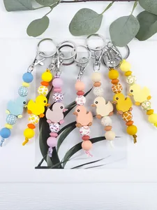 Detailansicht bunter Enten-Schlüsselanhänger aus Silikon mit gemusterten Perlen und Clips