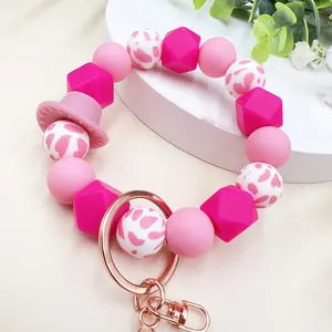 Portachiavi da polso in perle di silicone rosa con ciondolo a cappello da cowboy
