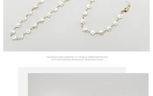 Detailansicht der eleganten weißen Perlenmaske und Brillenkette mit Goldhardware