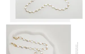 Detailansicht der eleganten weißen Perlenkette für Brillen und Masken mit Goldakzenten
