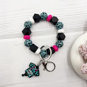 Llavero de pulsera de cuentas de silicona con estampado de leopardo y amuleto de enfermera