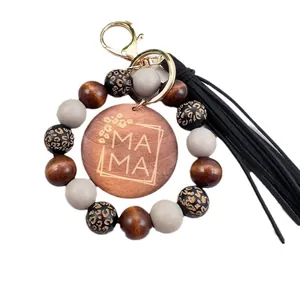 Llavero de disco de madera MAMA con cuentas y borla negra