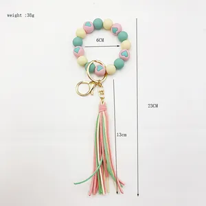 Detaillierte Größenangabe für Silikonperlen-Armband mit Herzanhänger und Quaste.