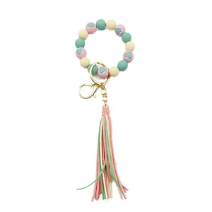 Bunter Pastell Silikon Herzperlen Armband Schlüsselanhänger mit langer Wildleder Quaste