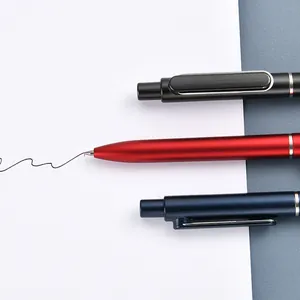 Lot de trois stylos à bille rétractables en métal élégants noirs, rouges et bleus