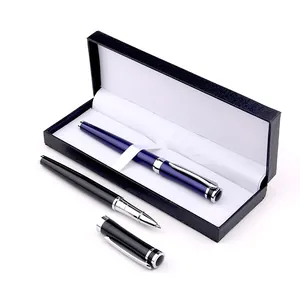 Coffret de stylos roller premium en métal dans une boîte cadeau noire élégante