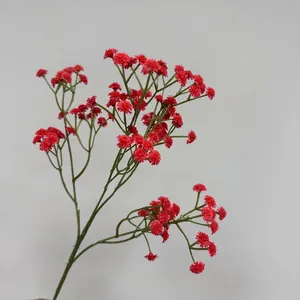 Vista detallada de flores de paniculata roja artificial para decoración de boda