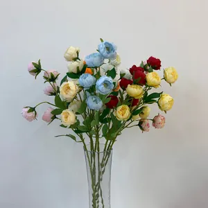 Dettaglio di bouquet di peonie artificiali a 7 teste per decorazione casa e nozze