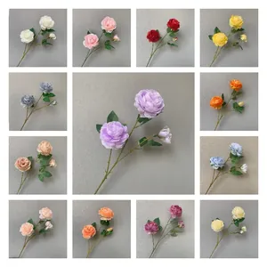 Vielfältige Farben künstlicher 3-Kopf-Perserhahnenfuß-Rosen für die Hochzeitsdekoration
