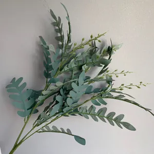Detail van realistische kunstmatige acacia bladeren voor bruiloft decoraties