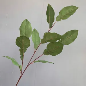 Gros plan détaillé de feuilles de pamplemousse artificielles vertes pour mariage