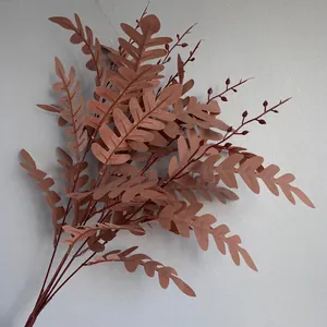 Realistische roodbruine kunstmatige sprinkhaanbladeren voor bruiloft en decoratie