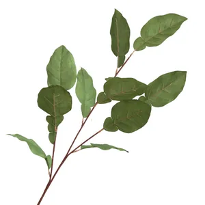 Vue détaillée montrant la texture réaliste d'une branche de feuilles de pomelo artificielles.