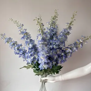 Hermosas flores de delphinium artificiales azules flocadas para decorar bodas