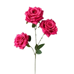 Künstliche Magenta-Rosen mit 3 Köpfen für Hochzeits- und Partydekoration geeignet.
