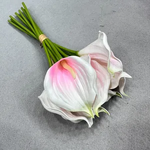 Nahaufnahme von rosa-weißen EVA-Calla-Lilien-Bouquet für Heim- und Hochzeitsdekor