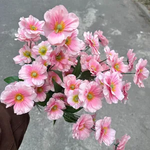 Nahaufnahme von pinkfarbenen 6-köpfigen Seiden-Schmetterlingsblumen für Hochzeiten