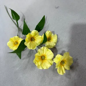 Detailansicht gelber 6-köpfiger künstlicher Schmetterlingsblumen aus Seide am Stiel