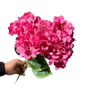 Lebendiger rosa 5-Kopf-Seiden-Hortensienstrauß für elegante Hochzeit und Innendekoration