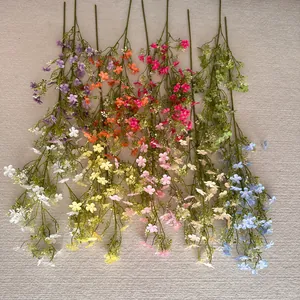 Bunte künstliche Schleierkrautblumen für die Dekoration von Hochzeiten zu Hause