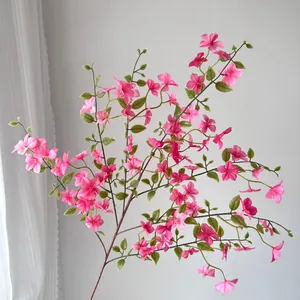 Vue détaillée de fleurs d'oranger artificielles roses à longue tige pour mariage