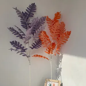Realistische paarse en oranje kunstmatige cipressenbladeren voor bruiloft decoratie