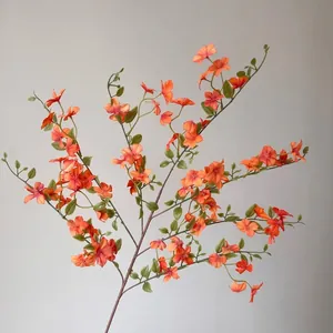 Levendige oranje kunstmatige jasmijnbloemen met lange tak voor bruiloftsdecor