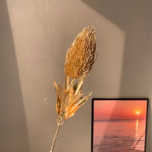 Élégante fleur de Banksia artificielle dorée pour décoration florale du Nouvel An.