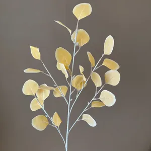 Macro-weergave van kunstmatige gele eucalyptus appelbladeren voor huisdecoratie