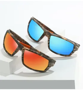 Lunettes de soleil tactiques camouflage polarisées avec verres miroir orange et bleu.