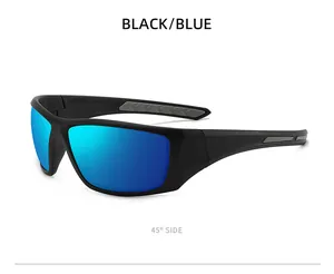 Lunettes de soleil sport polarisées avec monture noire et verres miroirs bleus, vue 45°
