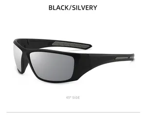 Vue latérale à 45 degrés de lunettes de soleil de sport avec monture noire et verres