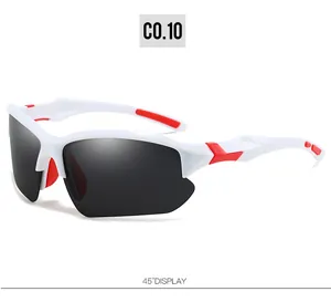 Detaillierte 45-Grad-Seitenansicht der weißen und roten polarisierten Sportsonnenbrille