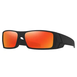 Vue détaillée de lunettes de soleil de sport noires avec verres miroir orange.