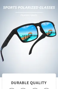 Gros plan de verres polarisés bleus reflétant une plage sur des lunettes de soleil