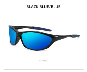 Vue latérale à 45 degrés de lunettes de soleil sport noires avec verres miroirs bleus