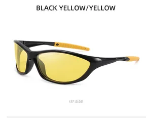 Vue de côté à 45 degrés de lunettes de cyclisme sport avec monture noire et verres polarisés jaunes