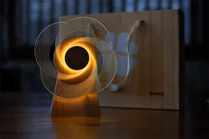 Λεπτομερής προβολή ενός 3D ξύλινου φωτιστικού με θερμό φωτεινό σπειροειδές μοτίβο