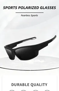 Détail de lunettes de soleil de sport polarisées noires pour le cyclisme