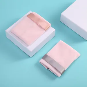 Pochettes cadeaux en velours rose de qualité avec rubans élégants en satin doux