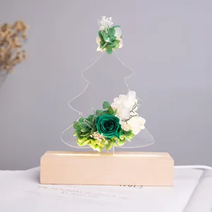 Veilleuse fleurs éternelles avec plaque acrylique sapin et socle LED en bois clair