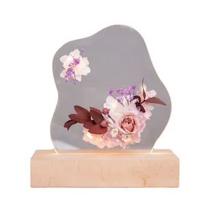 Veilleuse fleurs éternelles avec plaque acrylique et socle bois à lueur chaleureuse